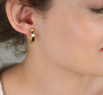 Kolczyki złote podłużne blaszki pr 375, KL 5429 375 Złote kolczyki próby 375 – minimalistyczna elegancja. Nowoczesne i stylowe kolczyki wykonane z wysokiej jakości złota próby 375 (3).JPG